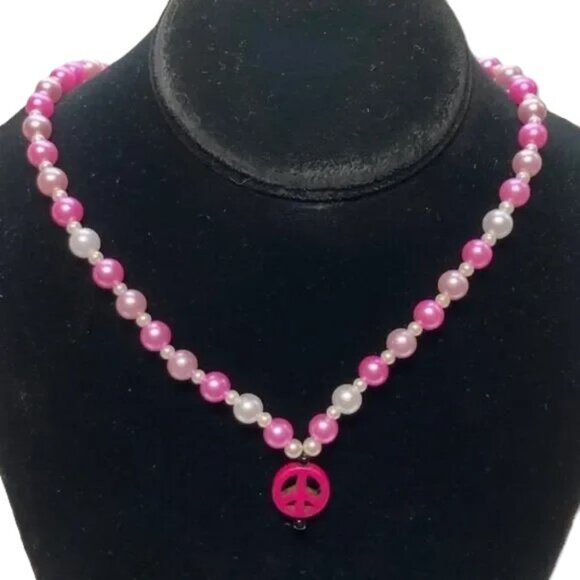 PINK PEACE Sign Pink and White Faux Pearl Beads Stretchy Necklace 20 Inches Long - Picture 1 of 6